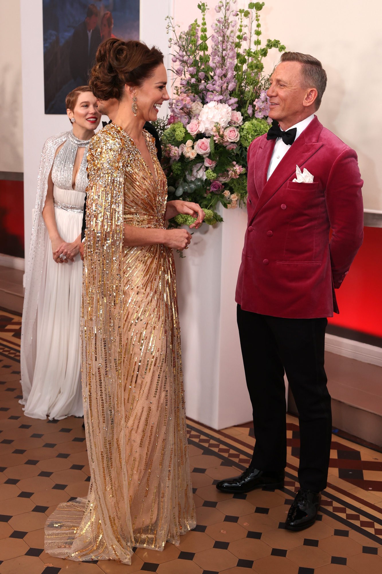 No Time To Die red carpet: Kate Middleton's golden gúna, Daniel Craig in pink, plus more looks