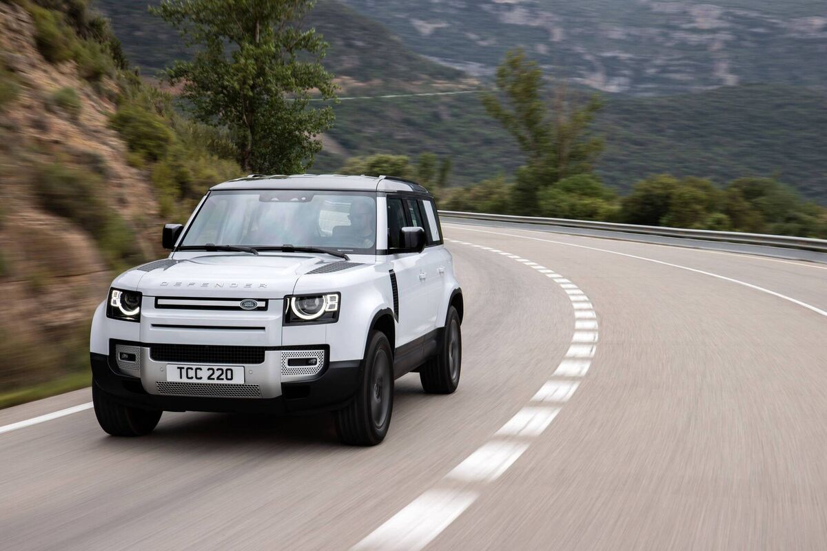 Land Rover Defender P400e
