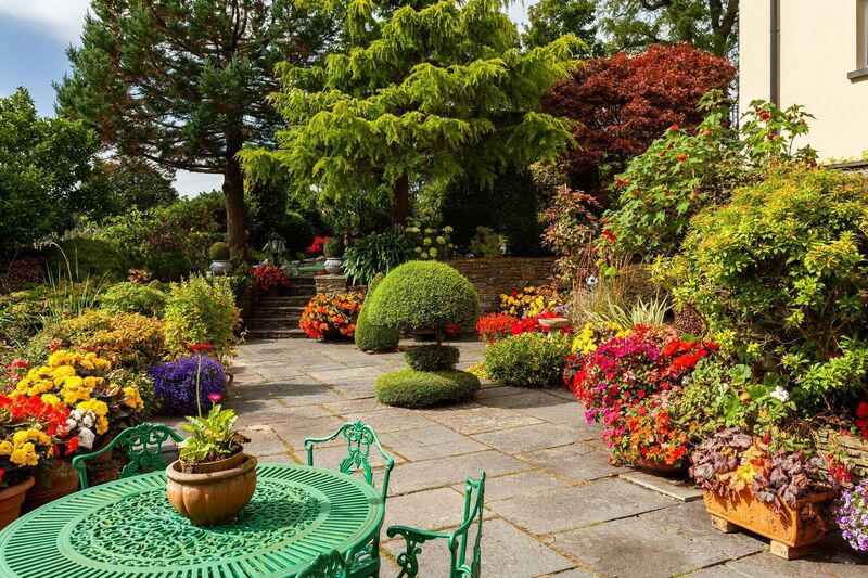 Colour in the grounds, along with pergola, gazebo, ponds - and a paddock for a pony?