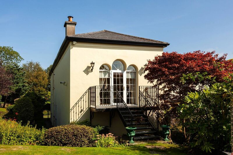 External access to a wing with first floor ballroom/entertaining room. It has scope for home office suites, granny flat or other independent uses