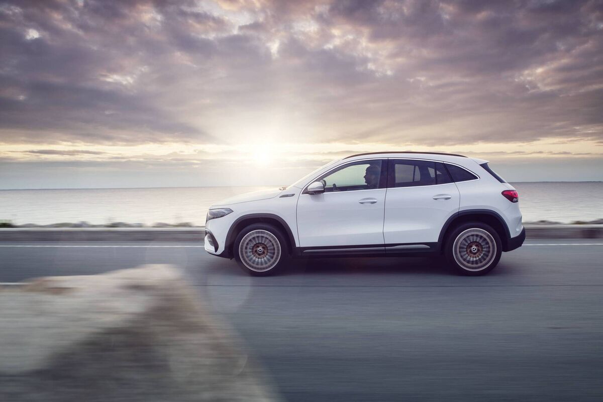 Top speed is 160 km/h and the 0-100 km/h time is 8.9 seconds and if you think that electric offers you instant torque and light switch acceleration, think again. Top speed is 160 km/h and the 0-100 km/h time is 8.9 seconds and if you think that electric offers you instant torque and light switch acceleration, think again.