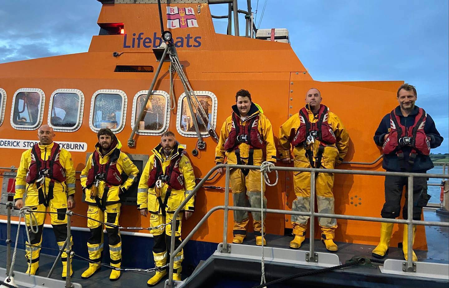 Kayaker rescued off west Cork after golfers raise alarm