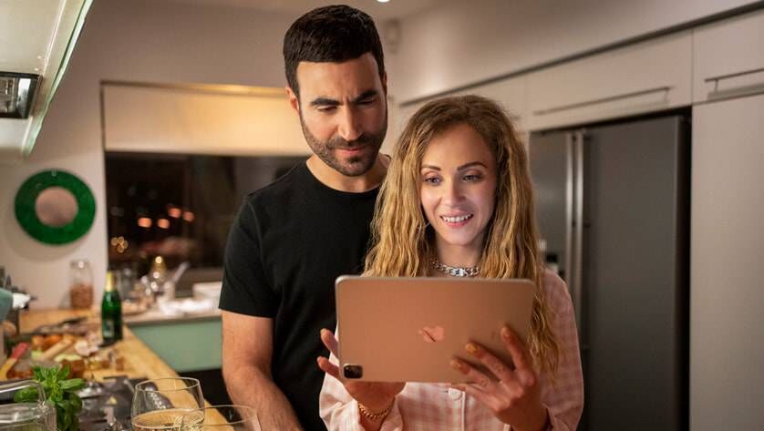 Roy Kent (Brett Goldstein) and Keeley Jones (Juno Temple) in Ted Lasso. 