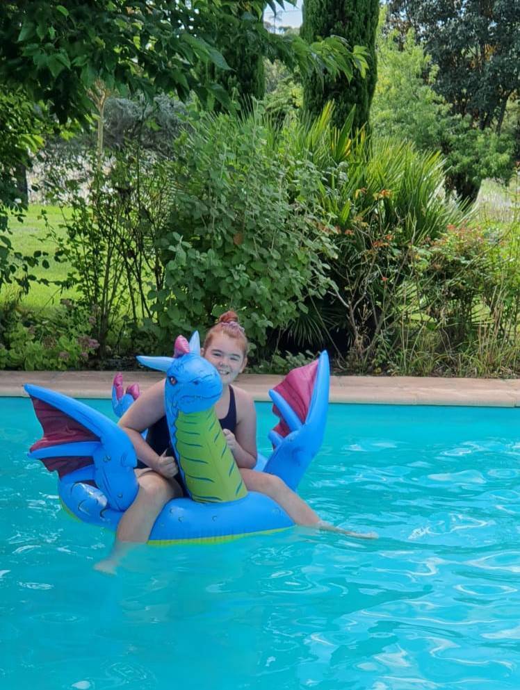 €34k raised for Limerick girl Ellie to see the world before she loses her sight