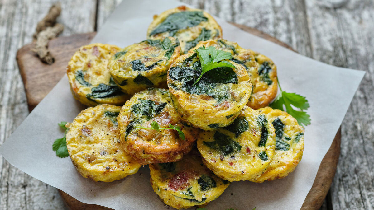 Mini frittatas with bacon and spinach with spicy salsa