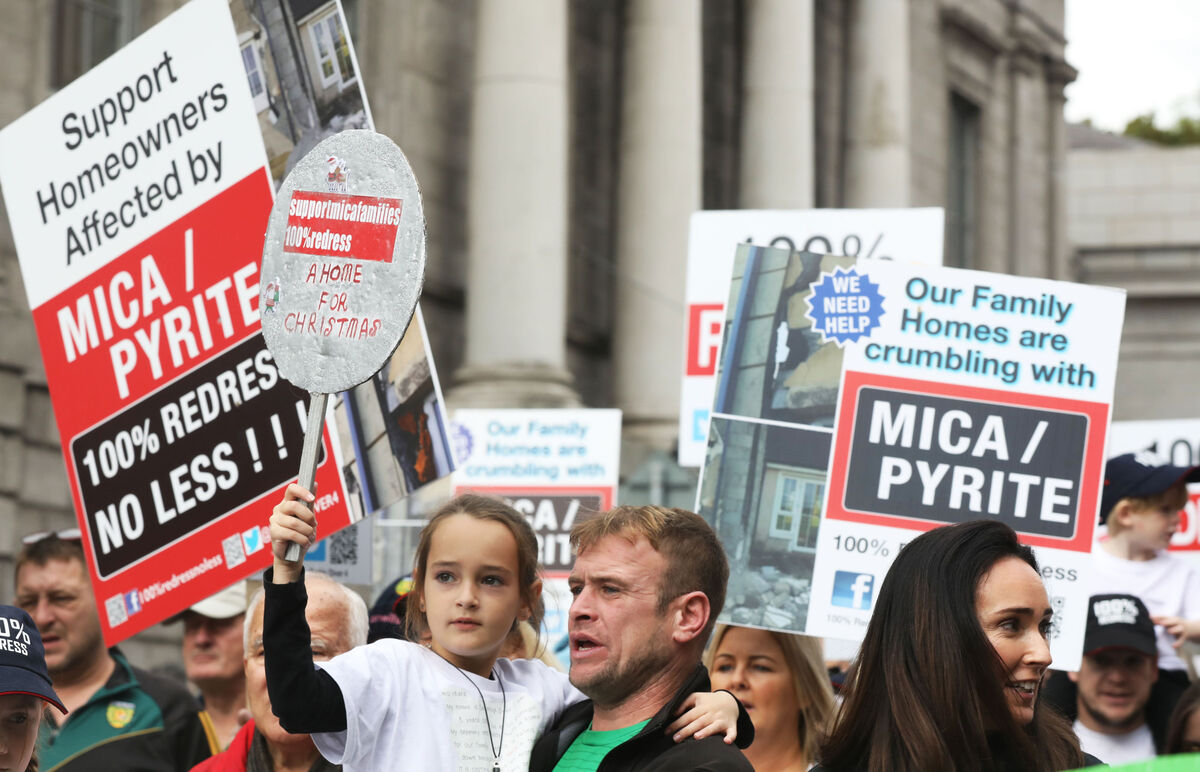  Pictured is community organist Paddy Diver with his daughter Savannah protesting outside the Custom House in Dublin. Picture: Leah Farrell / RollingNews.ie