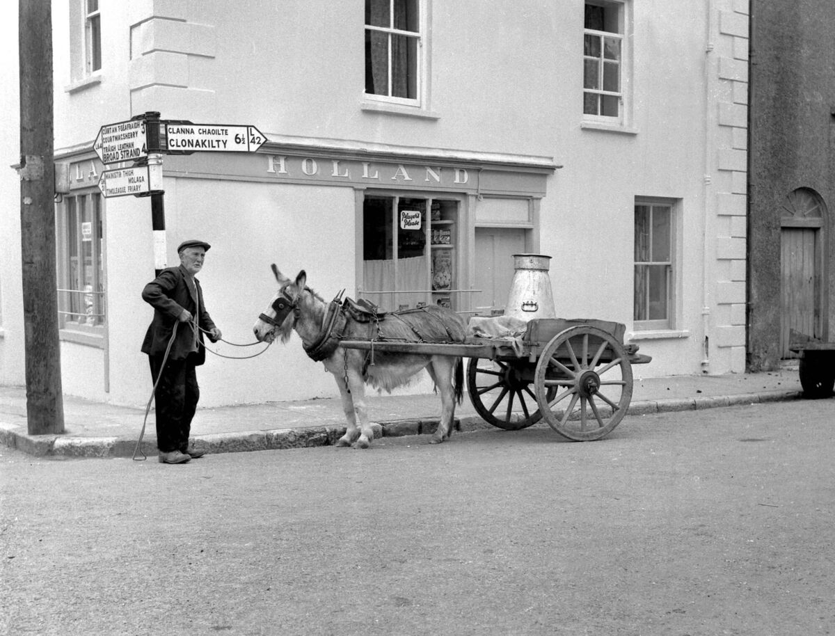 A farmer delivers the milk to Barryroe Creamery in 1961. A farmer delivers the milk to Barryroe Creamery in 1961.Â