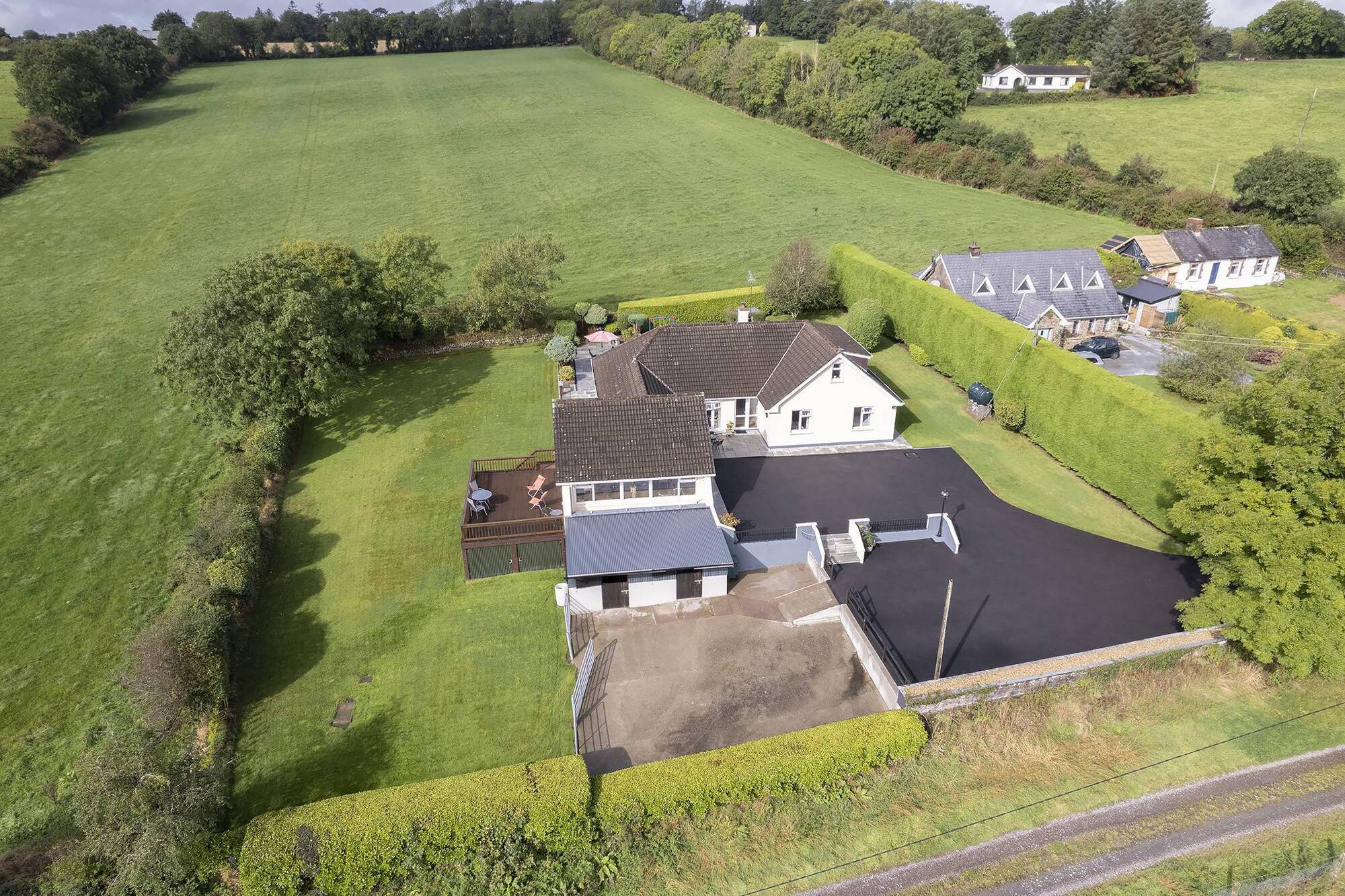 House-hunters are queuing to view this American-style Kinsale home 