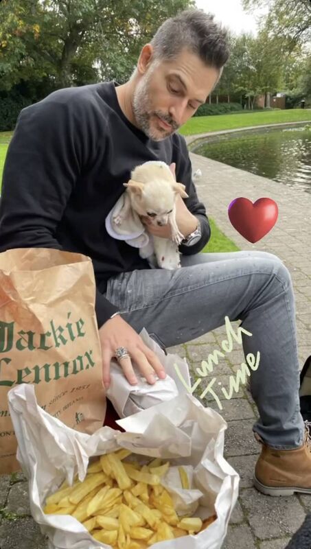 Joseph Manganiello enjoying Jackie Lennox's finest chipper food in Cork city