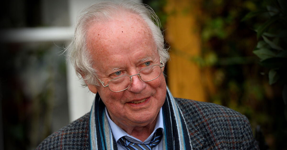 Watch Brendan Kennelly recites muchloved poem 'Begin'