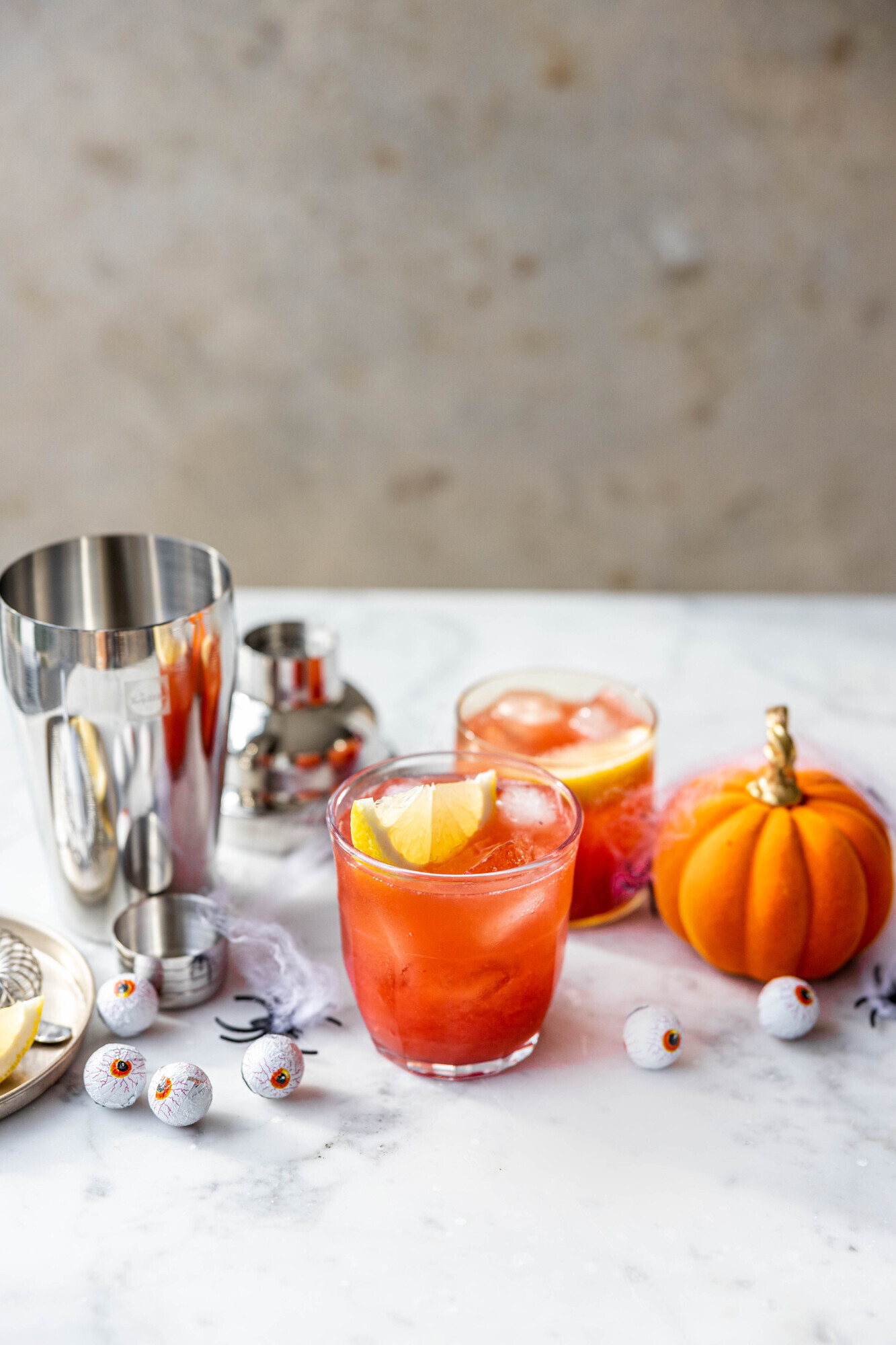 Weekend Loves: Autumn tablescaping; mural-inspired knitwear; and spooky cocktails