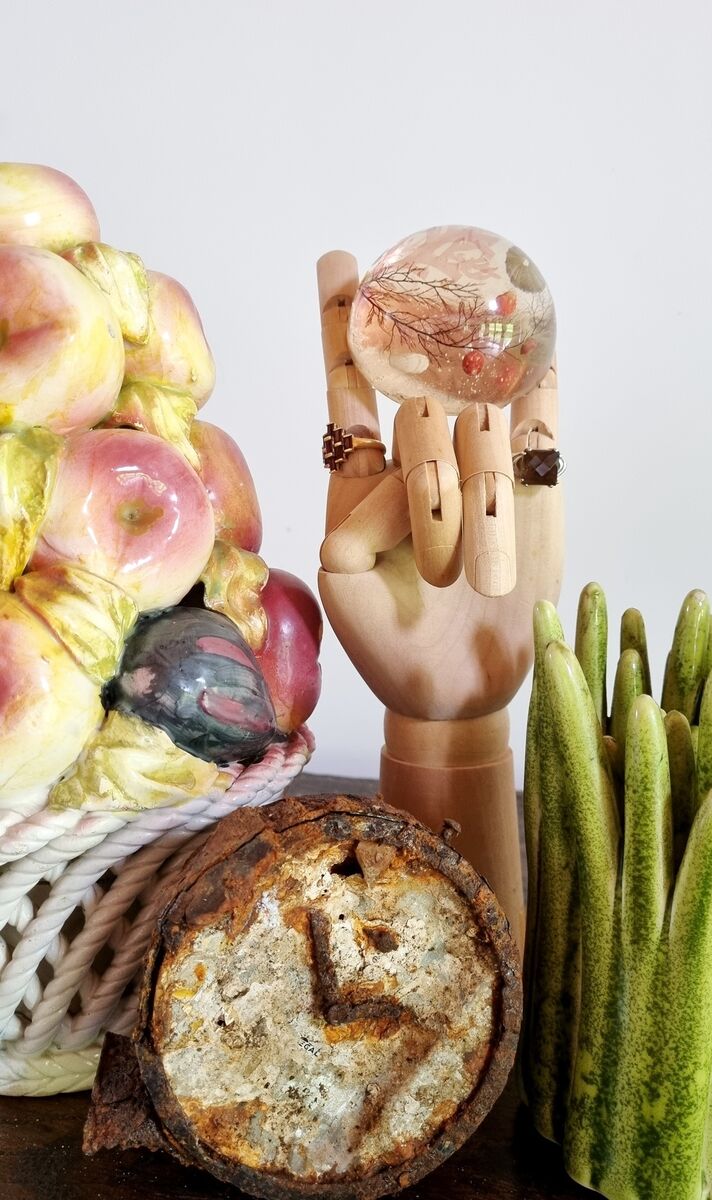 Cheap styling with a few of my own oddities. A resin paperweight (€1 bootsale Ardmore), an artist modelling hand (€4 Enable Ireland, Clonmel. Rings from 50c), Normann Copenhagen Grass vase (gift), a rusted Smyths alarm clock and a majolica centrepiece from the 1940s (charity find, Midleton €3)