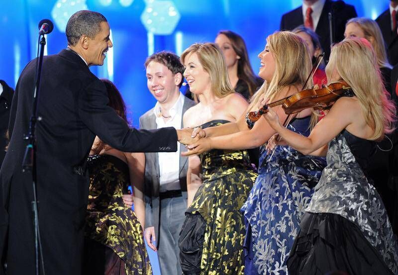 Chloe Agnew and Celtic Woman meet Barack Obama. 