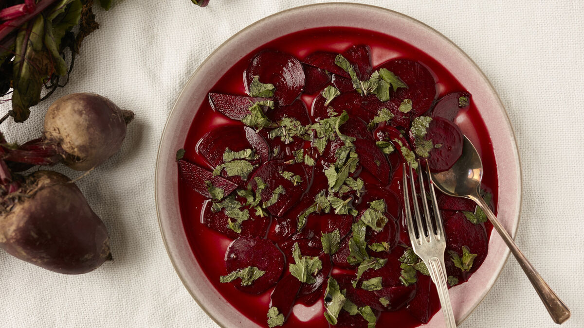 Beetroot salad with balsamic and mint
