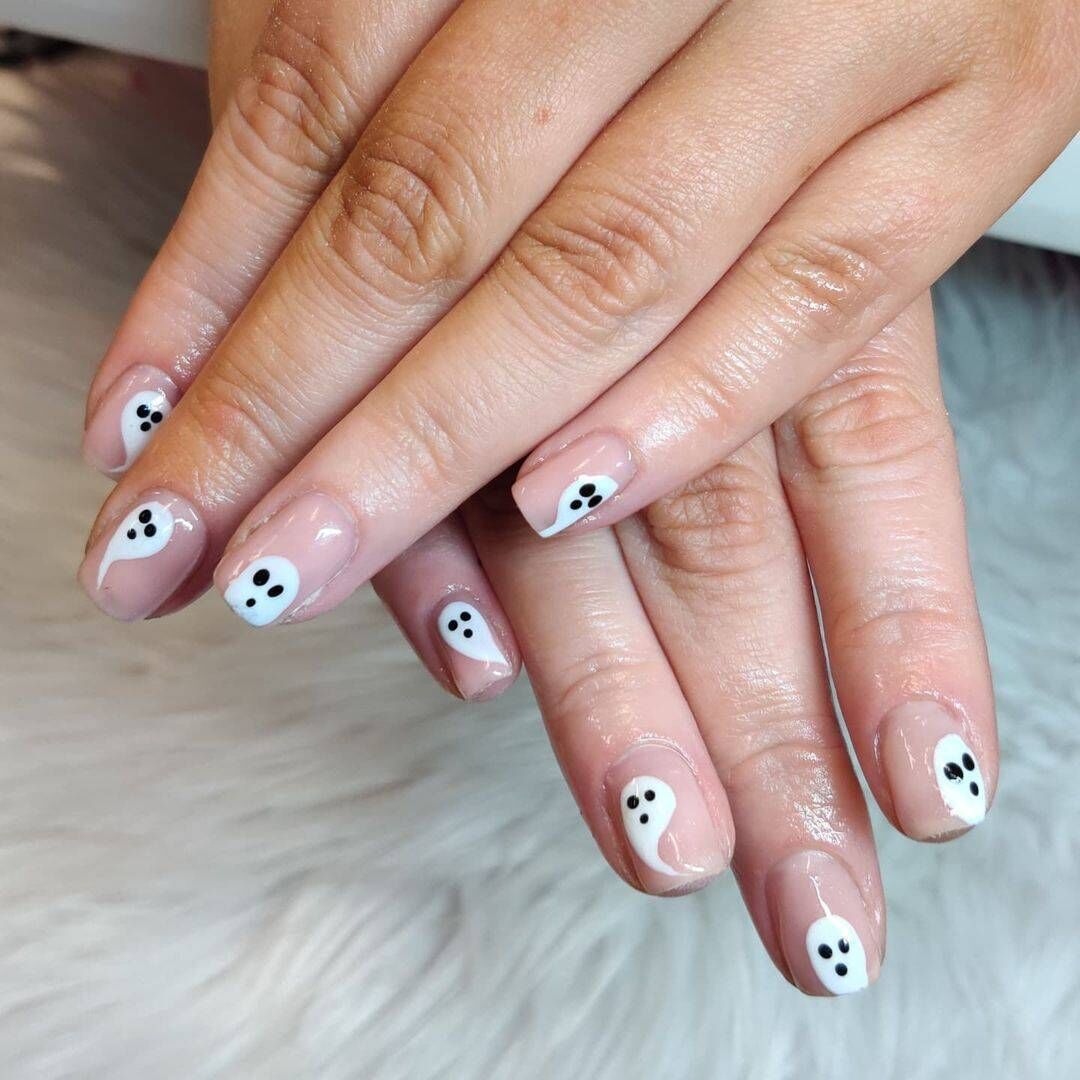 Boo-tiful design from @laurenmadiganbeauty / Instagram 