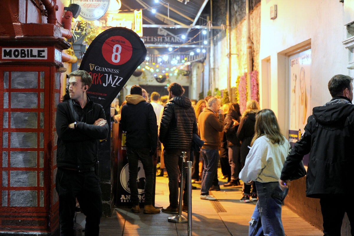 People out and about enjoying jazz music on Oliver Plunkett St tonight. Picture: Gavin Browne