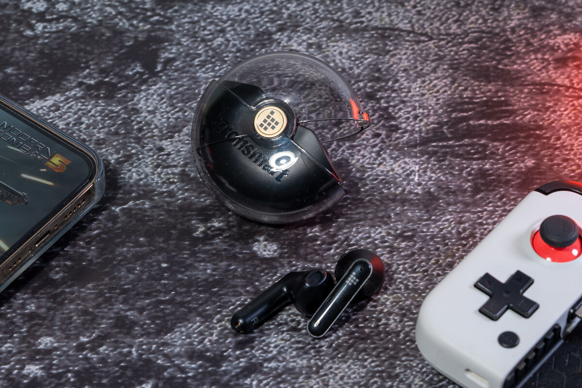 The novel way you rotate the lid to open the case can be used as means to relieve stress — according to Transmart. Pic: Noel Campion.