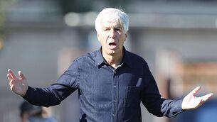 <p>Gian Piero Gasperini manager of Atalanta BC gestures during the Serie A match between Empoli FC and Atalanta BC at Stadio Carlo Castellani on October 17, 2021 in Empoli, Italy. (Photo by Gabriele Maltinti/Getty Images)</p>