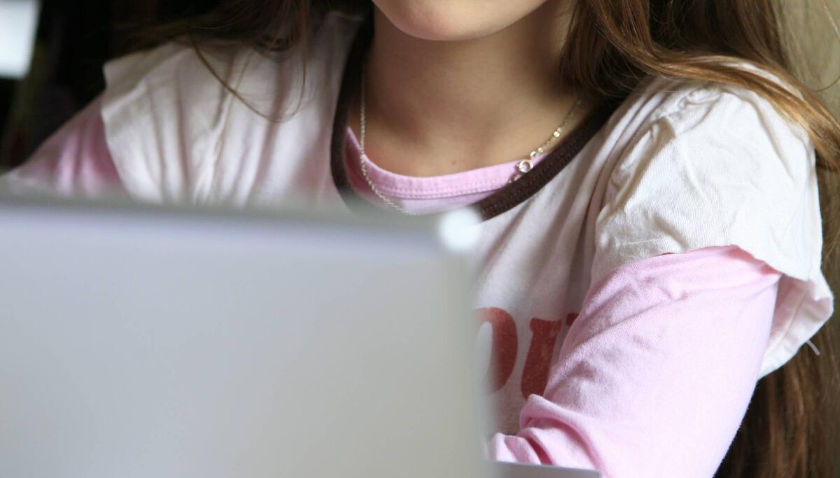 As reported by the Irish Examiner last week, the bill should also include a ban on advertising junk food, alcohol, high fat/salt/sugar foods, and gambling to children.