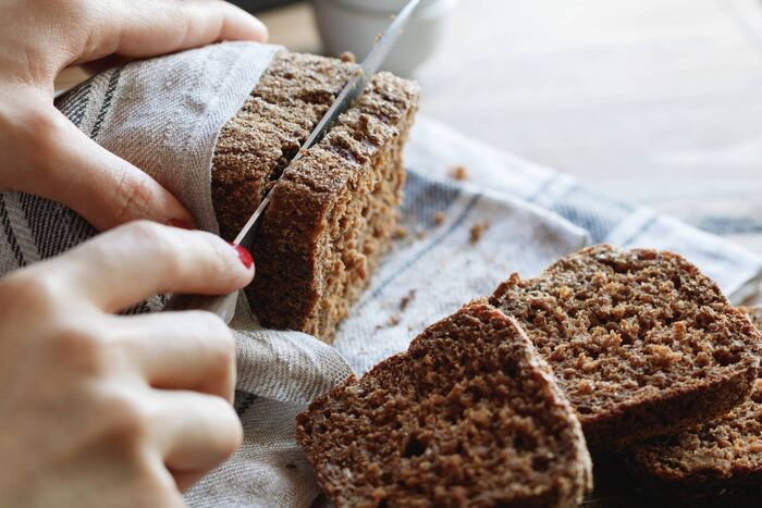 Oat and treacle bread