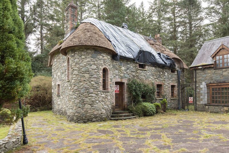 Combover needed at thatched lodge