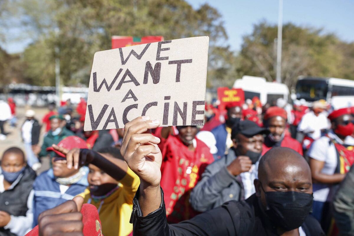 Members of the Economic Freedom Fighters (EFF) march to the South African Health Products Regulatory Authority (SAHPRA) offices in Pretoria in June demanding that vaccines from Russia and China be supplied to South Africans. The list of poorer nations that need vaccine donations corresponds broadly with the countries and territories ranked lowest on the World Bank’s wealth list. Photo: PHILL MAGAKOE/AFP via Getty Images