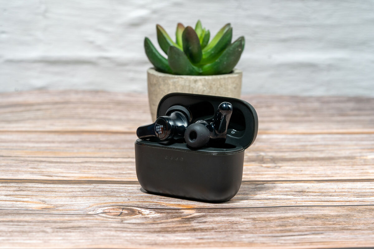 Tronsmart Onyx Apex ANC with up to 24 hours battery. Pic: Noel Campion. Tronsmart Onyx Apex ANC with up to 24 hours battery. Pic: Noel Campion.
