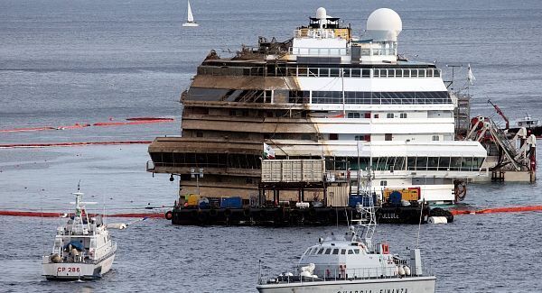 Operation to refloat Costa Concordia wreckage under way