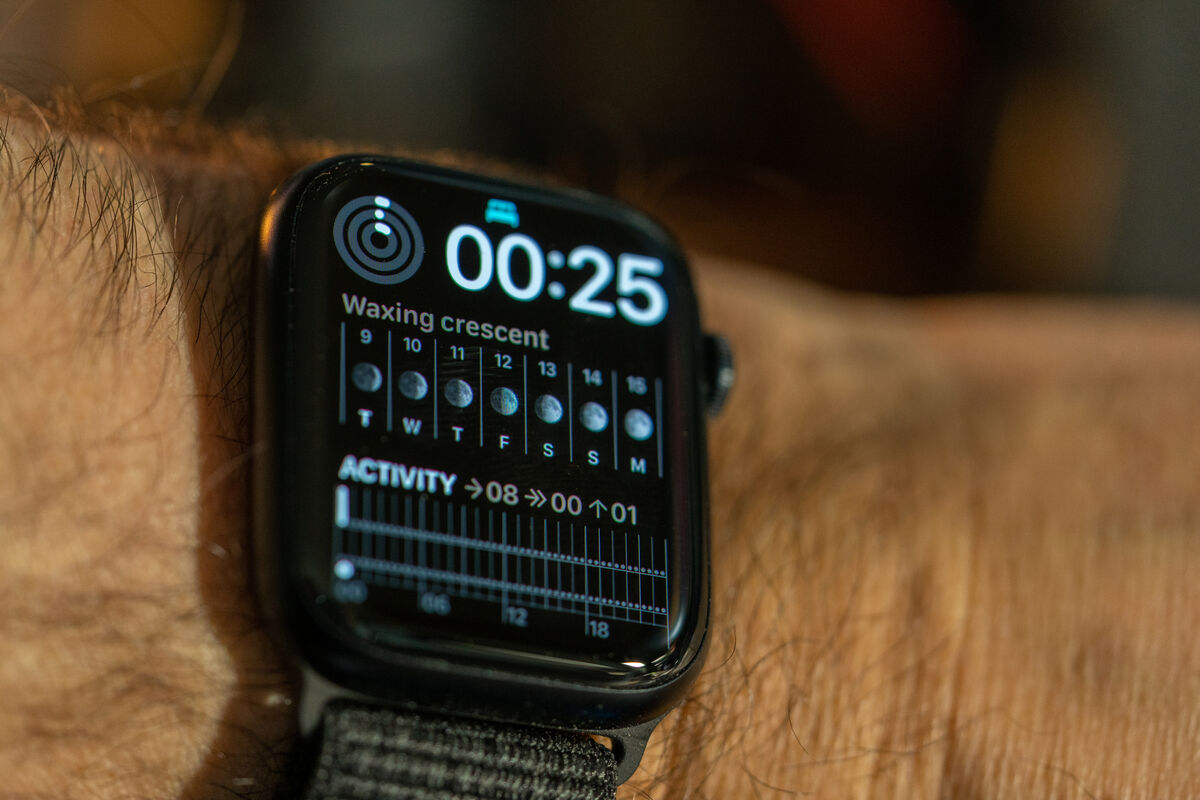 Apple Watch Series 7 with the new Modular Duo watch face. Pic: Noel Campion.
