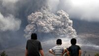 Incredible time-lapse footage of Indonesian volcano erupting