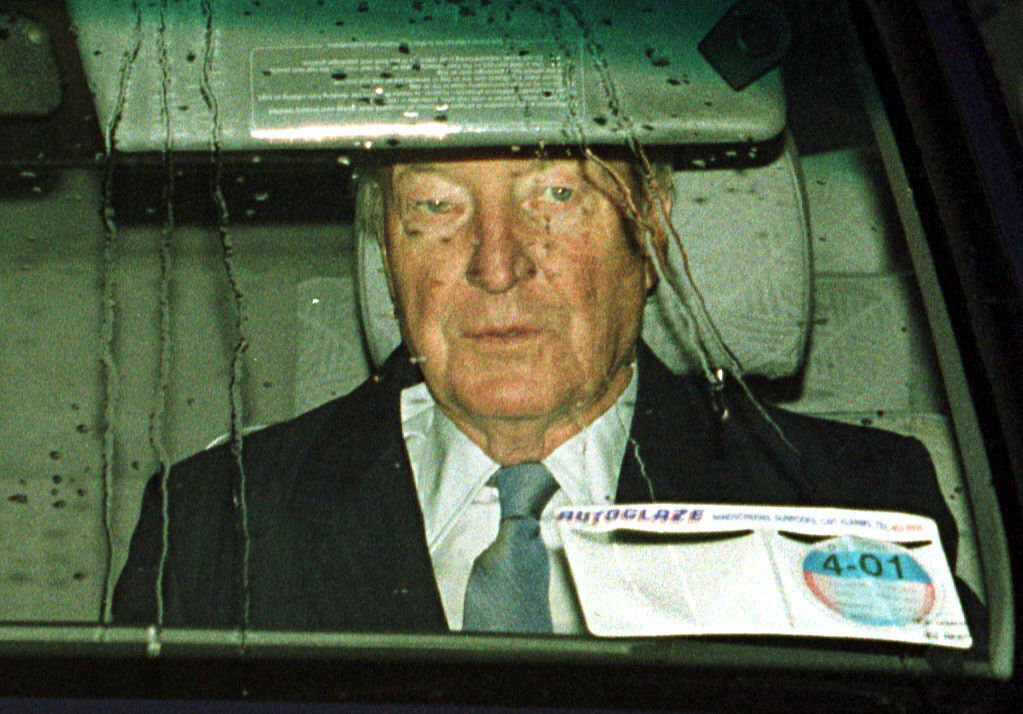 Charles Haughey leaving the Moriarty Tribunal in September 2000 after giving evidence. Photo: Marc O'Sullivan
