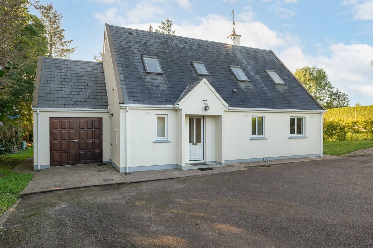 Dormer has 1,700 sq ft including the attached garage Dormer has 1,700 sq ft including the attached garage