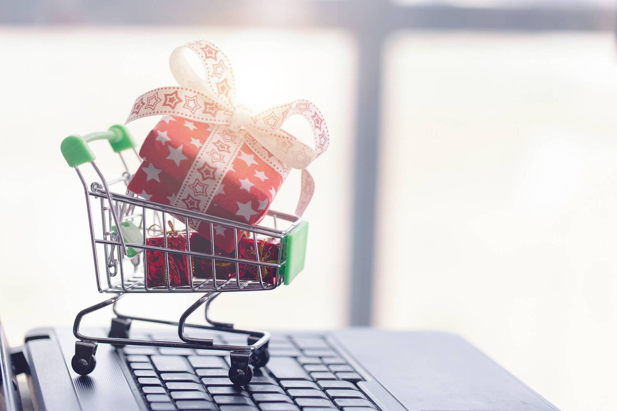 Teen online spending up 185% as parents urged to be wary of fraudsters