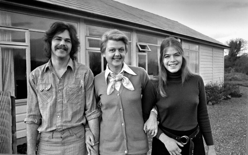 Actor Angela Lansbury pictured with her son and daughter at their bungalow at Conna, Co Cork, in 1972. 