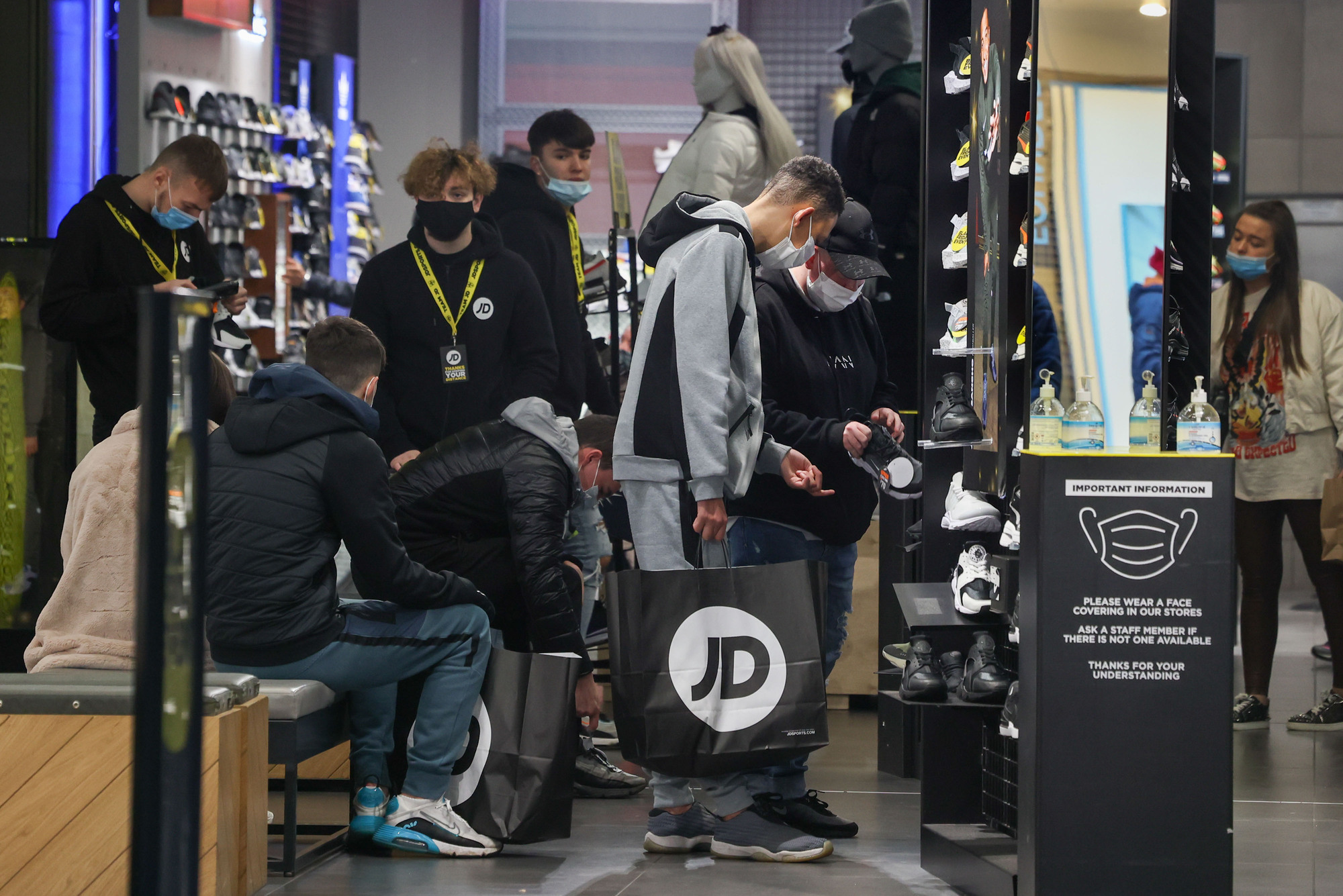 Varadkar: No plans to close retail and hospitality 'at this stage'