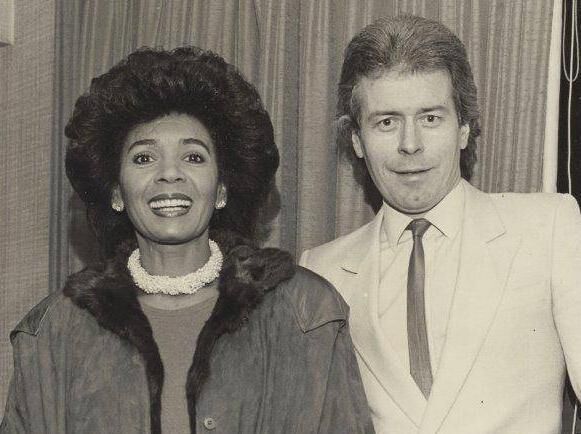 Pat Egan with Shirley Bassey.