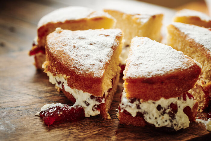 Apple jelly and raspberry cream sponge
