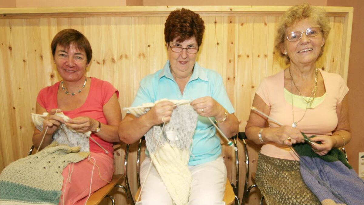 Ann Ralph, Mona Lucey, and Theresa Kelleher working on the Knitting Map at St Lukes Church in 2005. Picture: Cillian Kelly