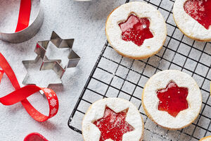 Strawberry and black pepper jammy sandwiches