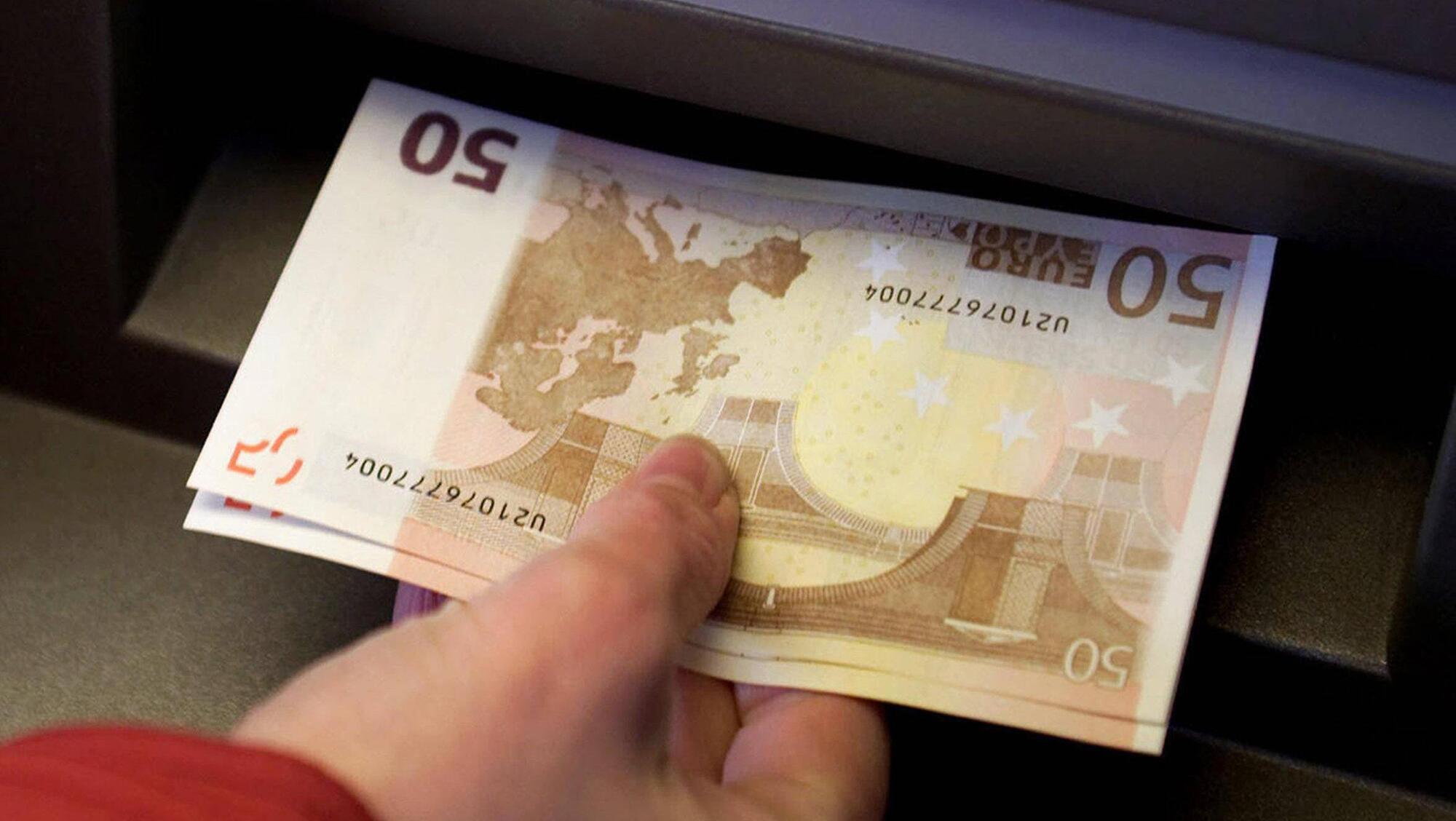 Shoppers 'should always be able to choose cash or card'