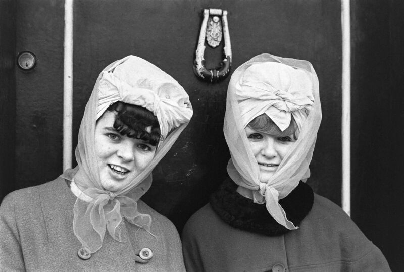 Two Girls in Scarves, by Alen MacWeeney. Picture courtesy of UCC