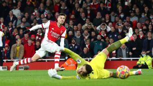 <p>Gabriel Martinelli of Arsenal scores his team's first goal during the Premier League match between Arsenal and West Ham United at Emirates Stadium on December 15, 2021, in London, England. (Photo by Chloe Knott - Danehouse/Getty Images)</p>