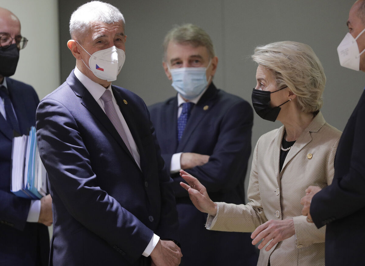 European Commission President Ursula von der Leyen, second right, speaks with Czech Republic's Prime Minister Andrej Babis, second left, during a round table meeting at a recent EU Summit in Brussels centring on Russia's military threat to neighbouring Ukraine. Photo: Olivier Hoslet