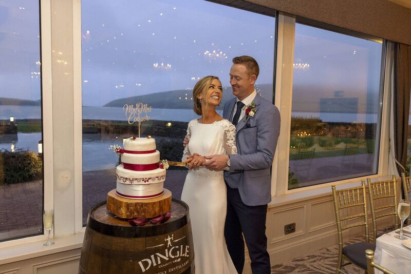Céitílís Ní Bheaglaoich and Colm Cooper cut their wedding cake