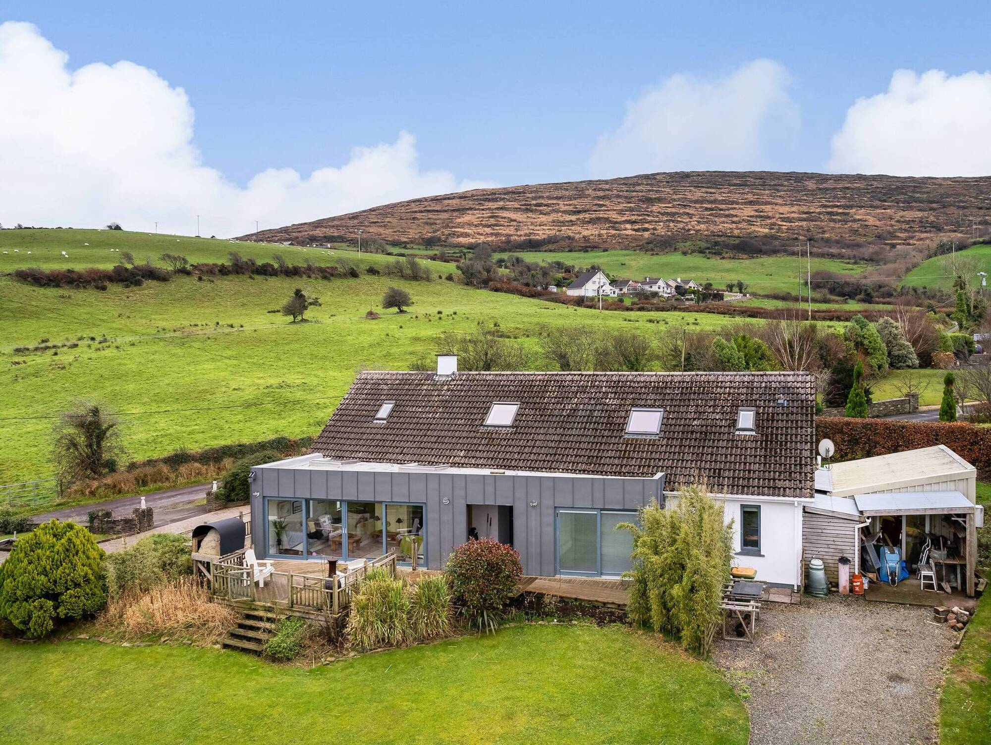 Bungalow bliss and pizza pzzazz in €475k Bantry beauty spot