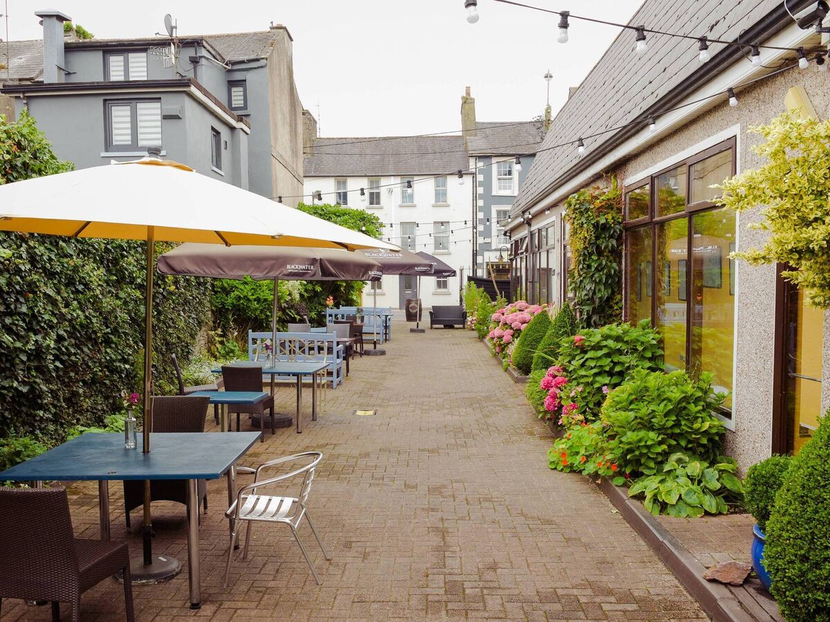 Great food at the great outdoors, one of a number of dining options at the extensive Youghal town property