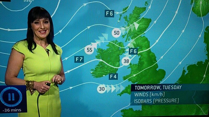 Jean Byrne in an acid yellow stunner Jean Byrne in an acid yellow stunner