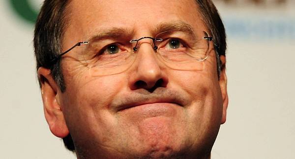 Clarke to quit helm of troubled Tesco