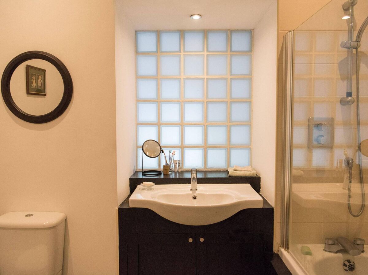 Main bathroom. Main bathroom.
