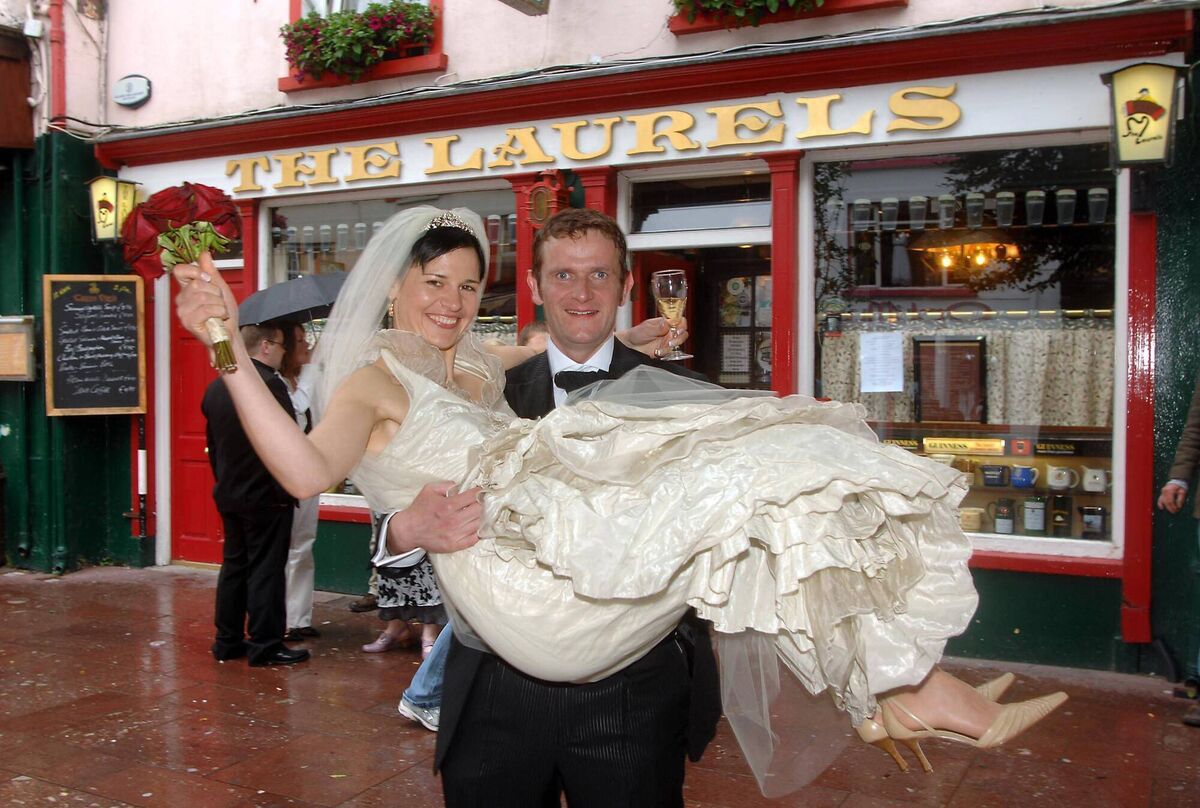 The first Irish pub/restaurant wedding took place in Kerry on July 4, 2008: Mervyn McHugh and Gosia Klinaszewska were married in a civil ceremony in The Laurels Bar, Killarney. Picture: Eamonn Keogh